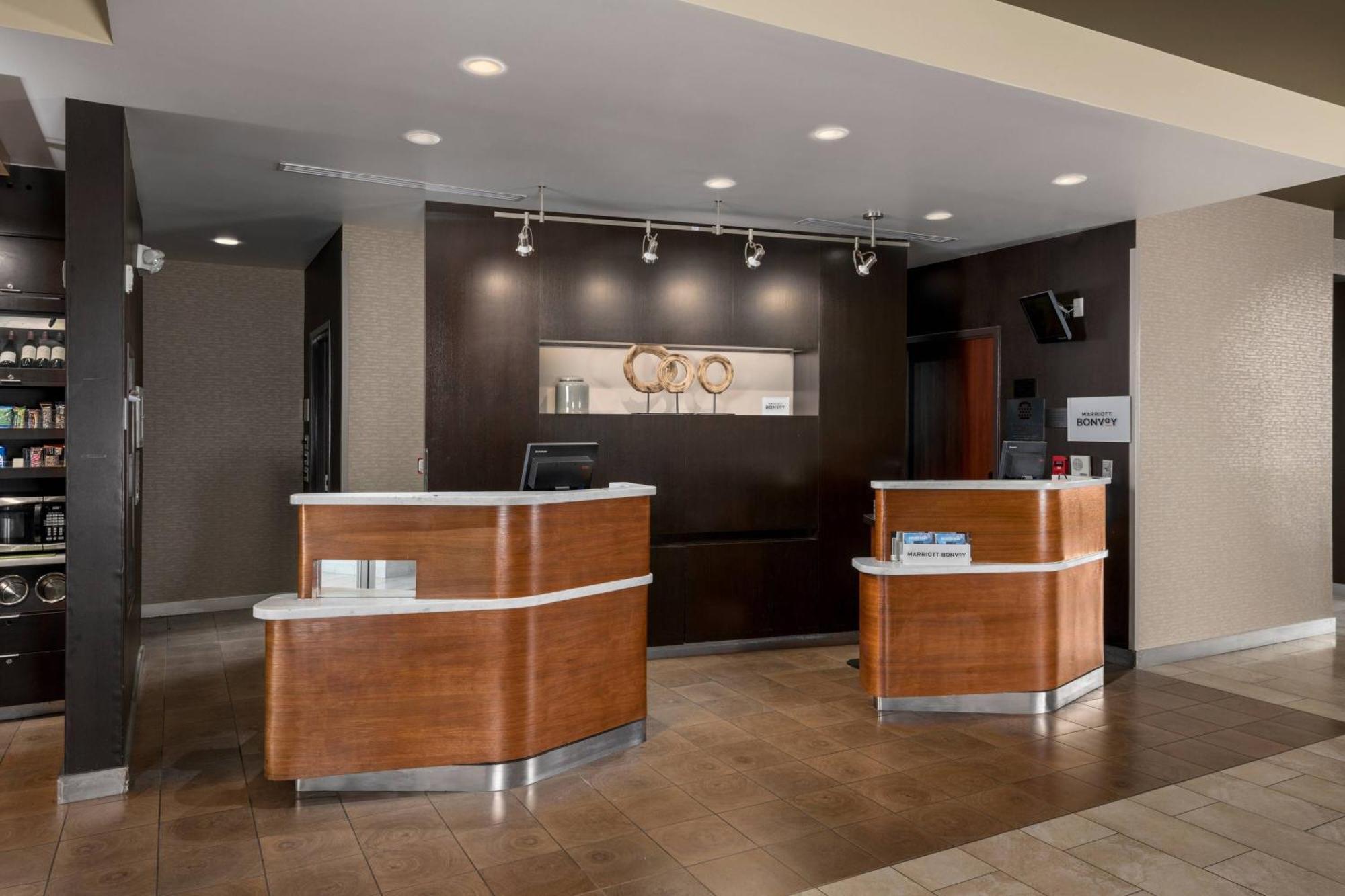 Courtyard By Marriott San Diego Oceanside Bagian luar foto