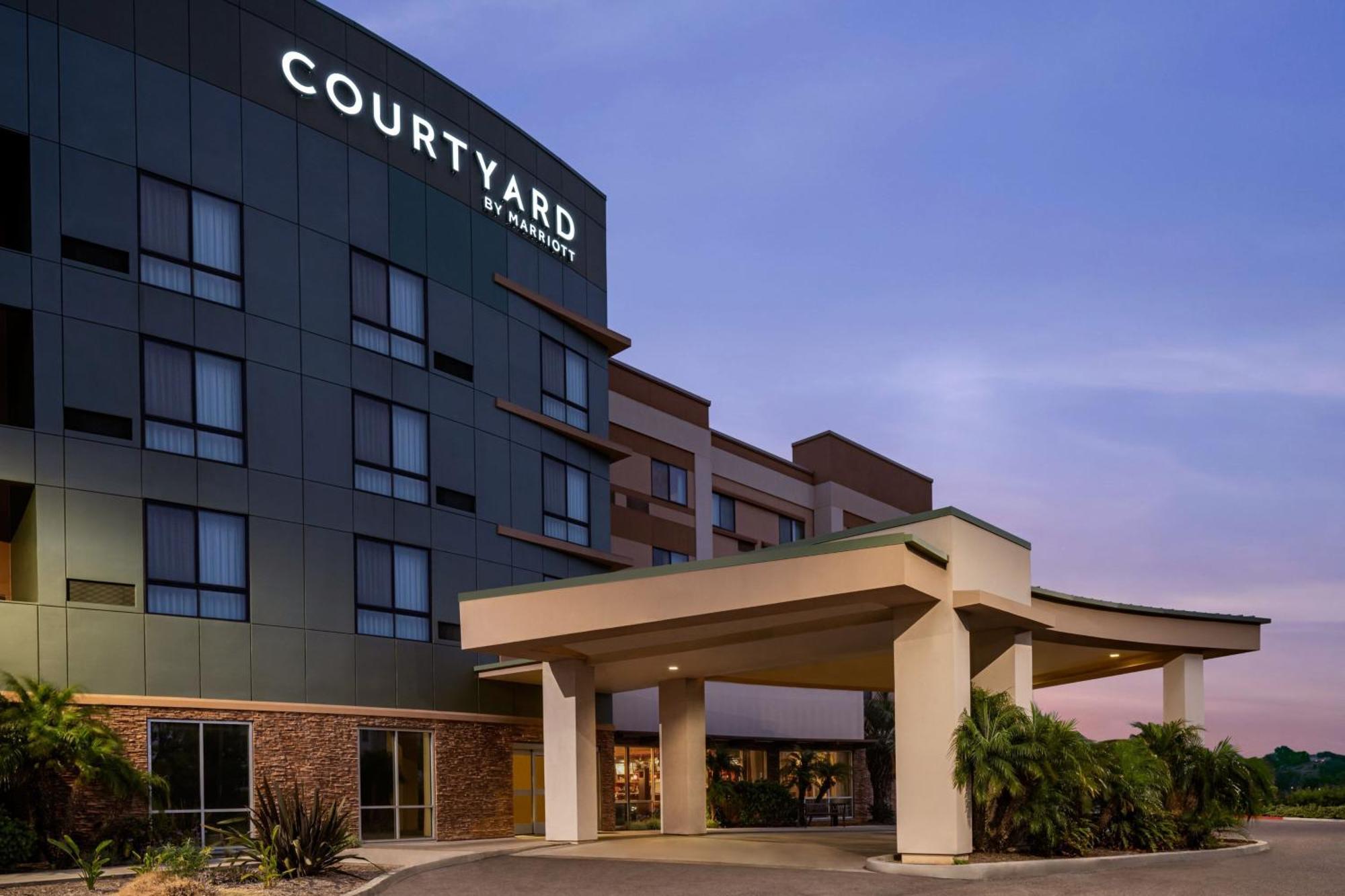 Courtyard By Marriott San Diego Oceanside Bagian luar foto