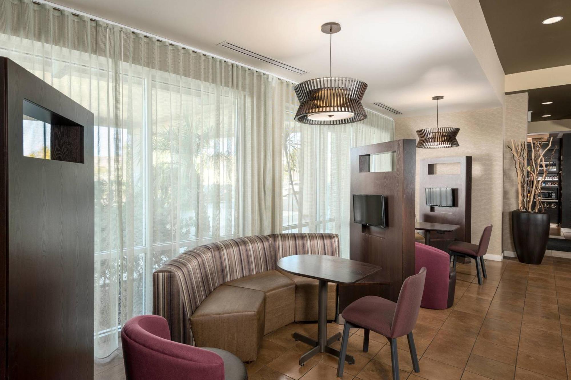 Courtyard By Marriott San Diego Oceanside Bagian luar foto