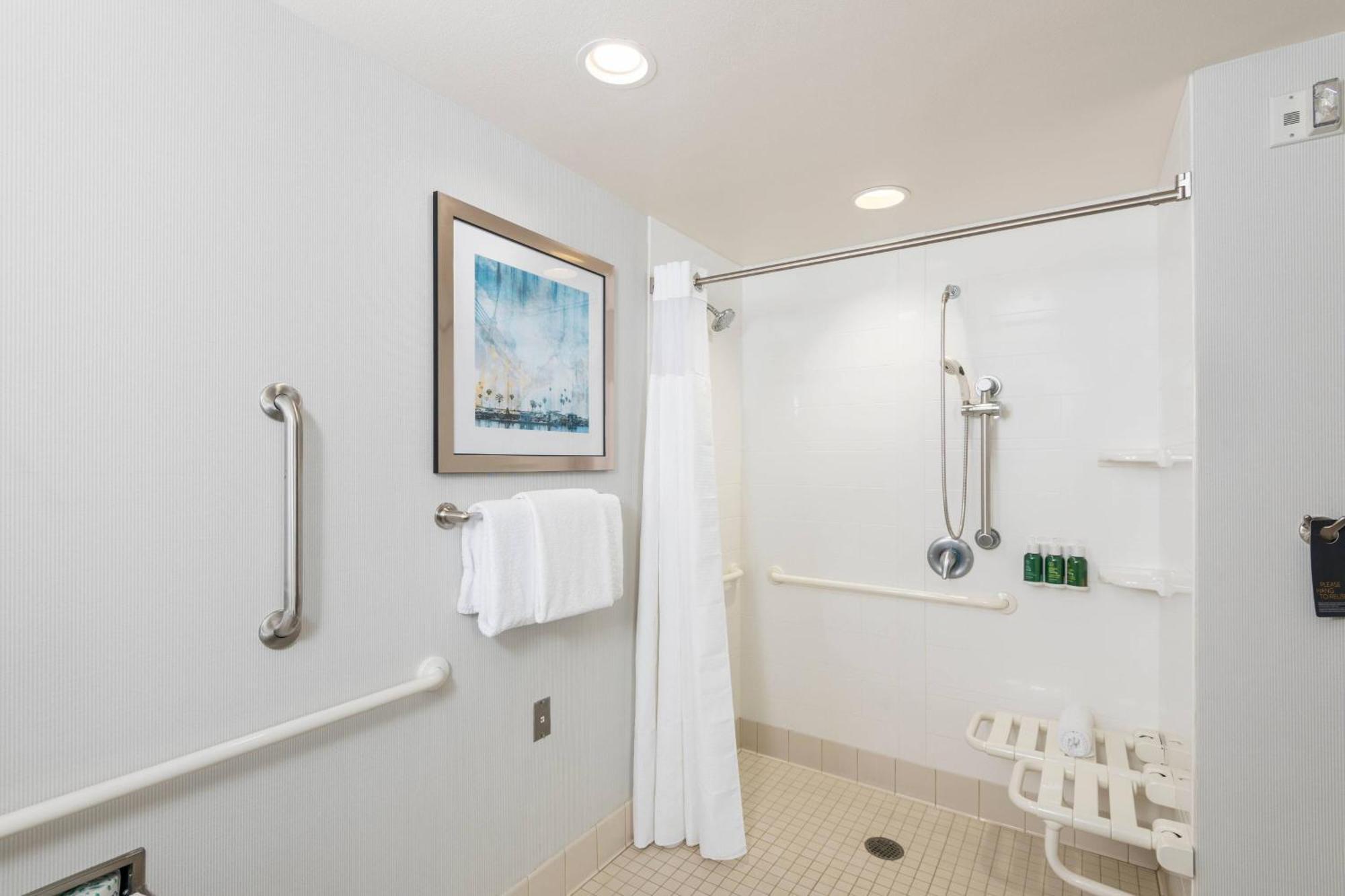 Courtyard By Marriott San Diego Oceanside Bagian luar foto