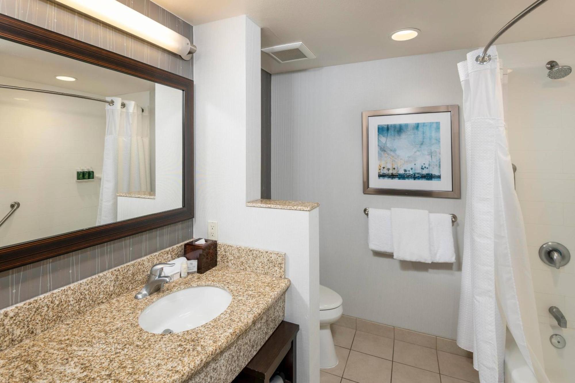 Courtyard By Marriott San Diego Oceanside Bagian luar foto
