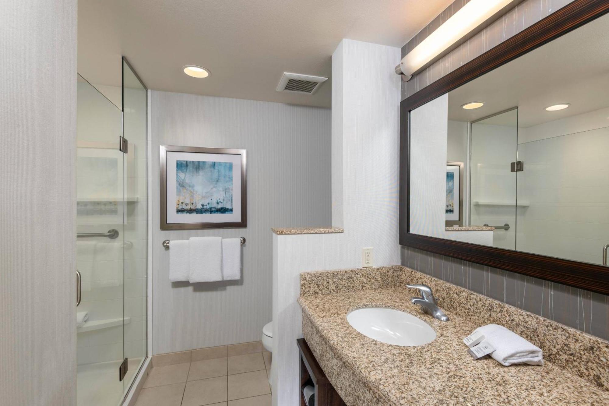 Courtyard By Marriott San Diego Oceanside Bagian luar foto