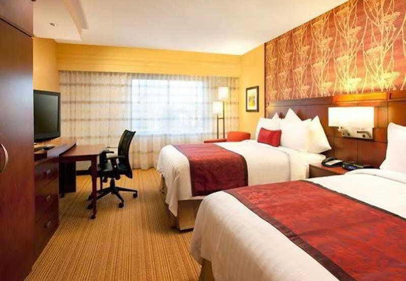 Courtyard By Marriott San Diego Oceanside Bagian luar foto
