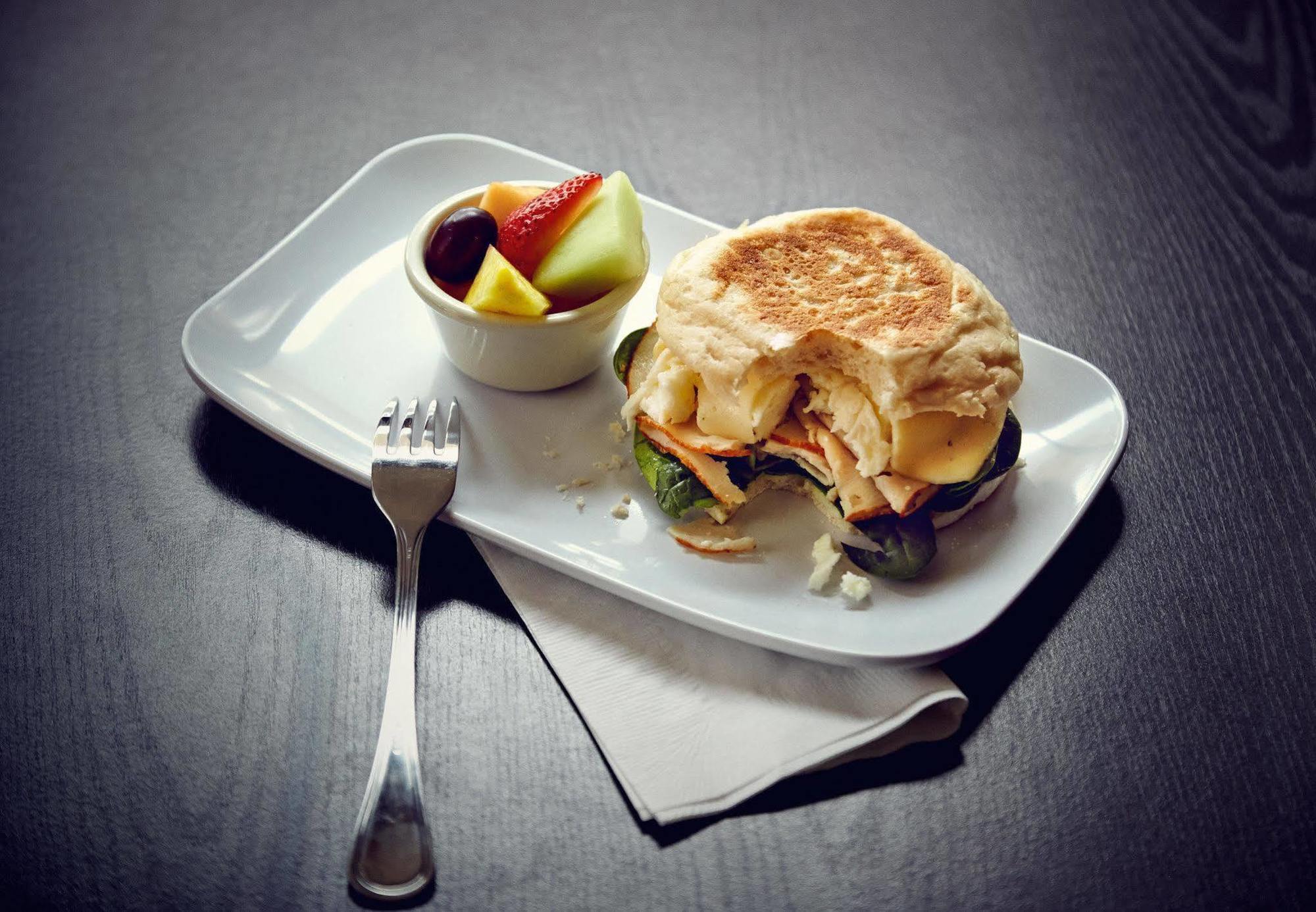 Courtyard By Marriott San Diego Oceanside Bagian luar foto